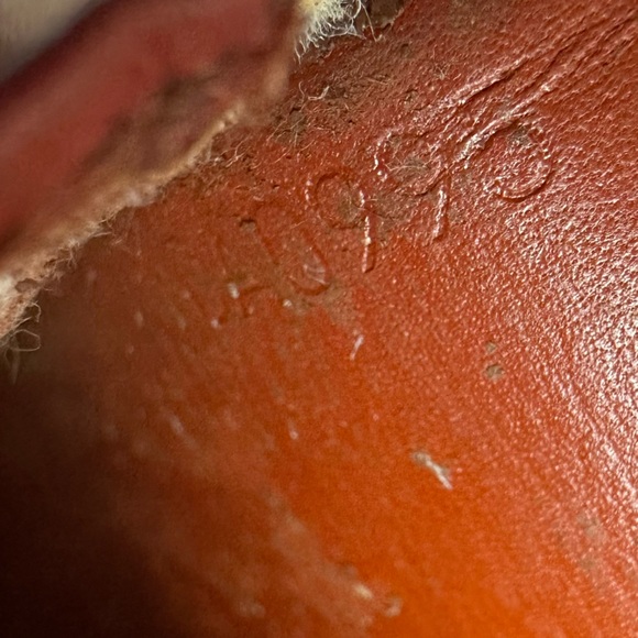 Louis Vuitton Epi Wallet Unisex - Picture 11 of 15